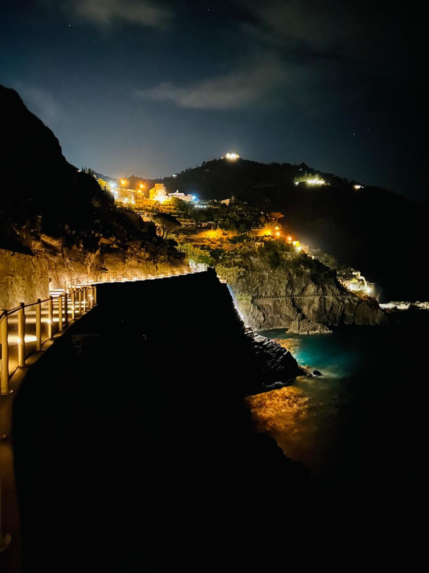 Al Castello 1 Hotell Riomaggiore Exteriör bild